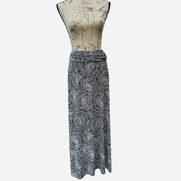 Robert Louis Dresses & Skirts - Robert Louis Maxi Skirt Navy Blue and White Womens Size XL Elastic Waist
